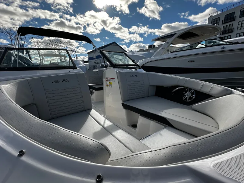Slide: The Image of Sea Ray SPX 210 Outboard 2023 - 31