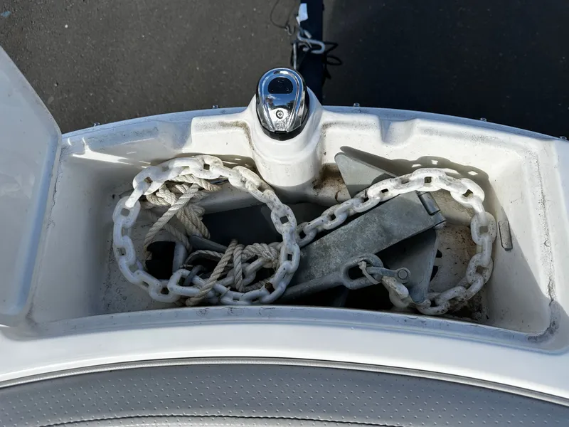 Slide: The Image of Sea Ray SPX 210 Outboard 2023 - 32