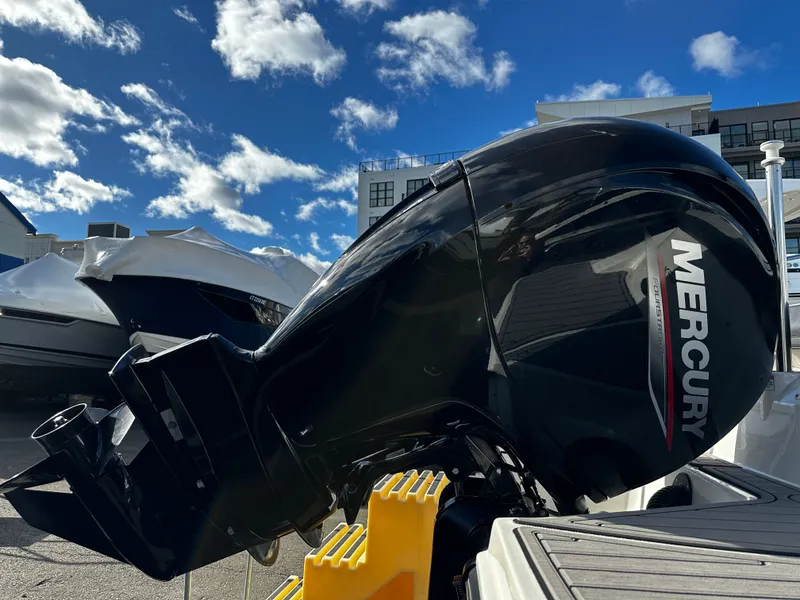 Slide: The Image of Sea Ray SPX 210 Outboard 2023 - 8