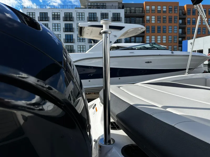 Slide: The Image of Sea Ray SPX 210 Outboard 2023 - 9