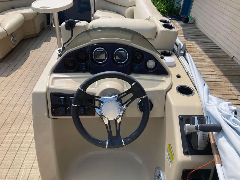 Slide: The Image of Sylvan Mirage Cruise 8524 Entertainer LE 2018 - 13