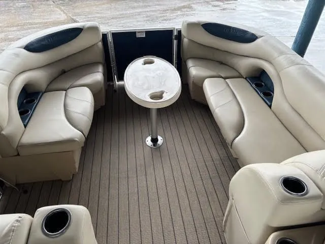 Slide: The Image of Sylvan Mirage Cruise 8524 Entertainer LE 2018 - 15