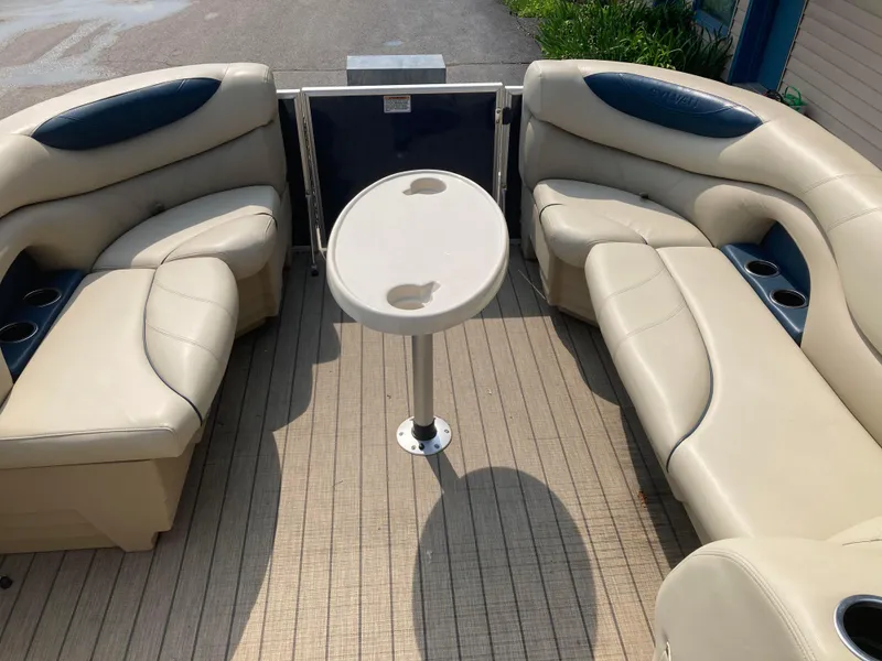 Slide: The Image of Sylvan Mirage Cruise 8524 Entertainer LE 2018 - 16