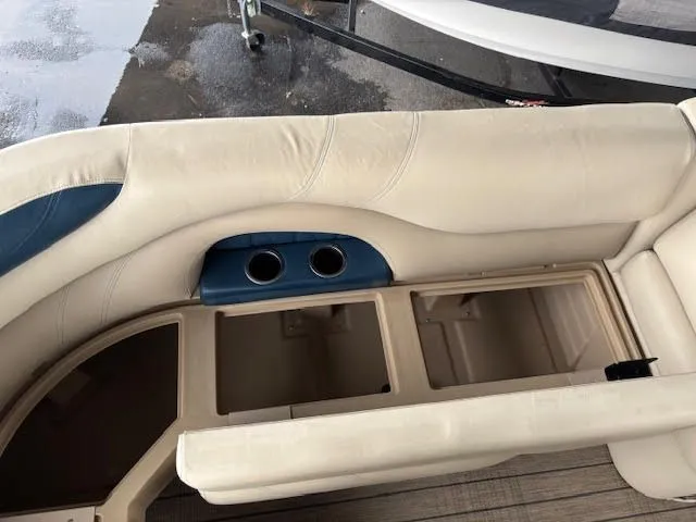 Slide: The Image of Sylvan Mirage Cruise 8524 Entertainer LE 2018 - 18