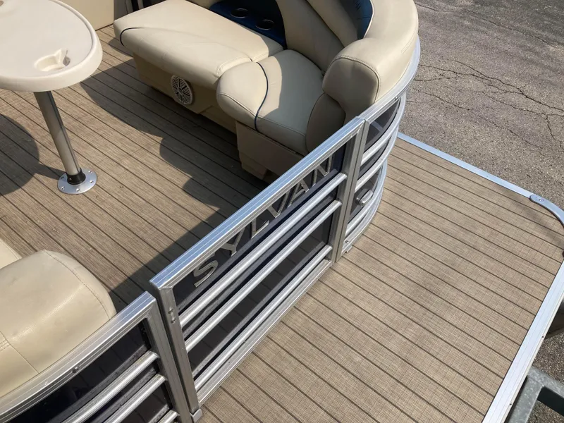 Slide: The Image of Sylvan Mirage Cruise 8524 Entertainer LE 2018 - 22