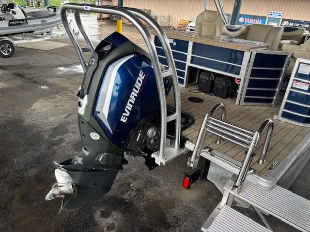 Slide: The Image of Sylvan Mirage Cruise 8524 Entertainer LE 2018 - 4