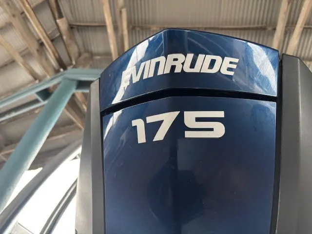 Slide: The Image of Sylvan Mirage Cruise 8524 Entertainer LE 2018 - 5