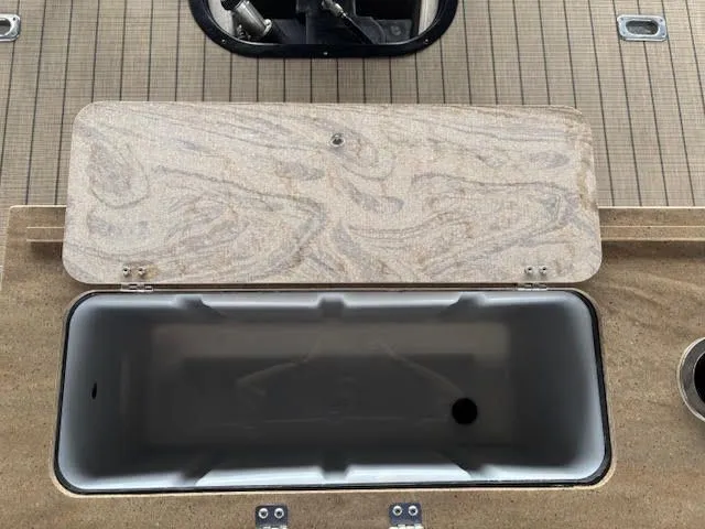 Slide: The Image of Sylvan Mirage Cruise 8524 Entertainer LE 2018 - 9