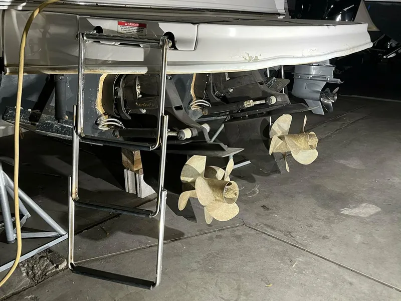 Slide: The Image of 2007 Sea Ray 280 Sundancer boat stern with dual propellers and ladder. - 9