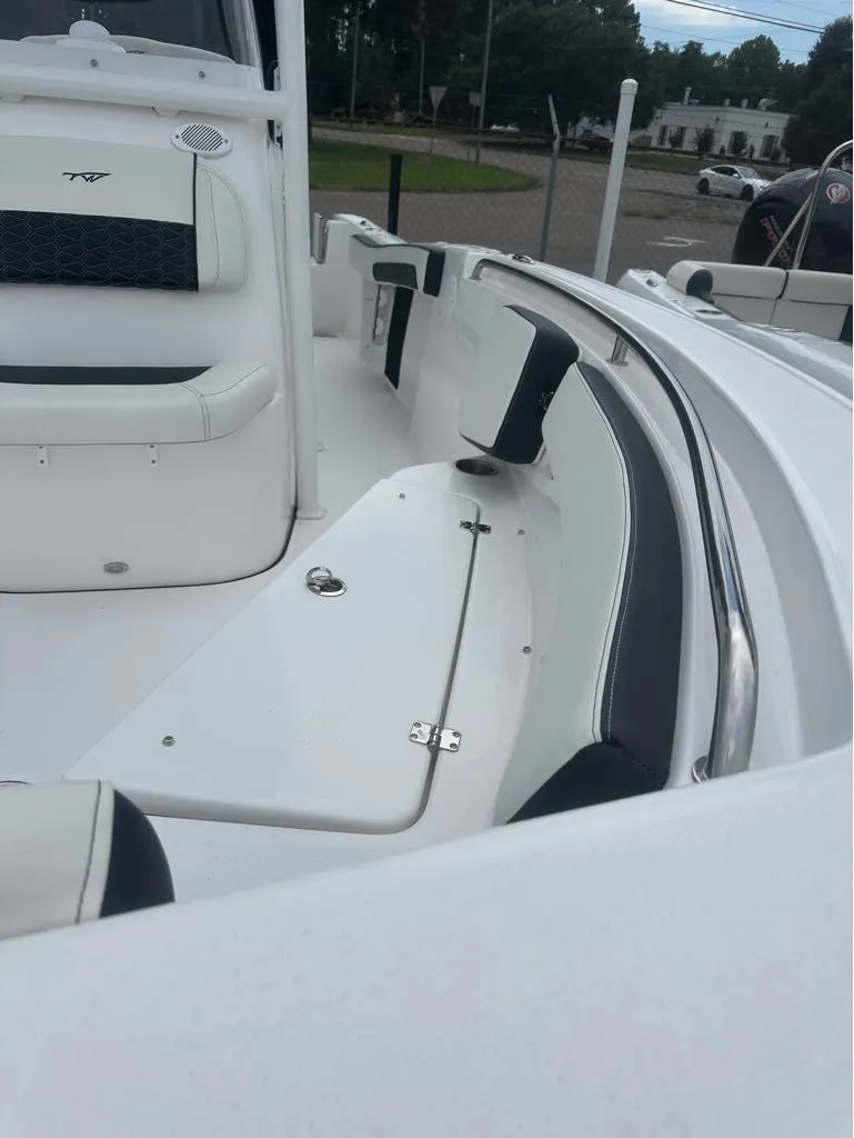 Slide: The Image of Tidewater 210 CC Adventure 2025 - 9