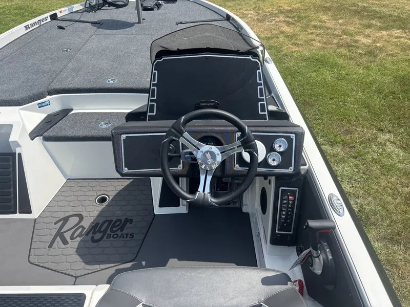 Slide: The Image of Ranger Z521 2025 - 15