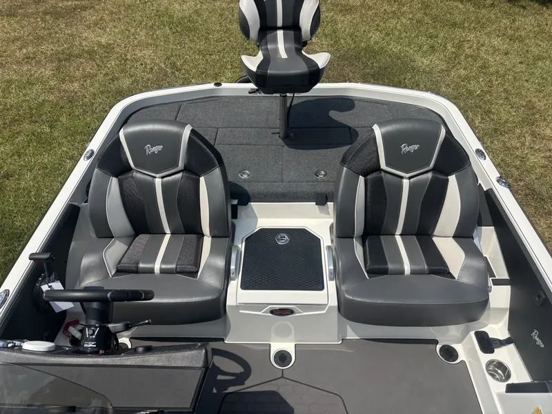 Slide: The Image of Ranger Z521 2025 - 18