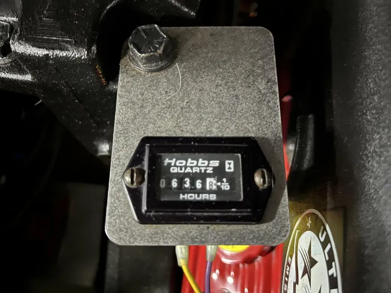 Slide: The Image of Hour meter on 2005 Chris-Craft Corsair 28, showing 636.8 hours. - 30