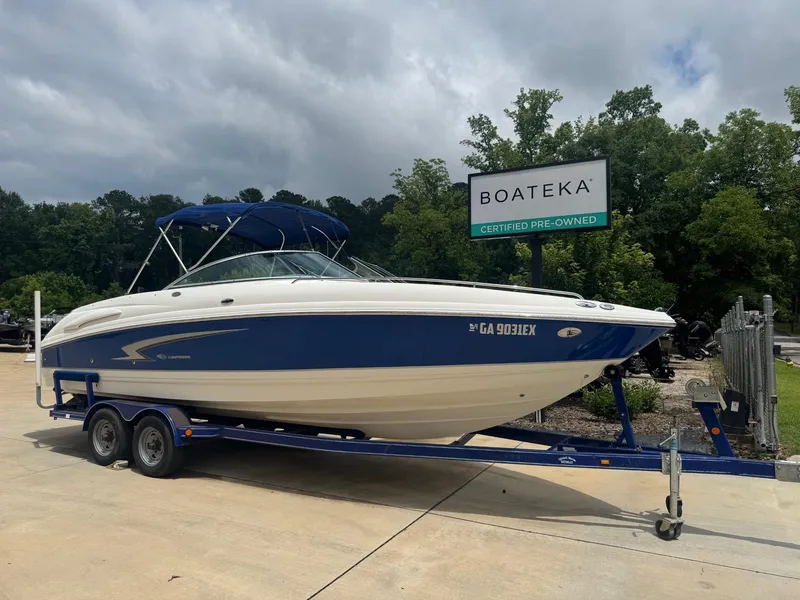 The Image of 2006 Chaparral 260 SSi boat on trailer at Boateka dealership. - 0