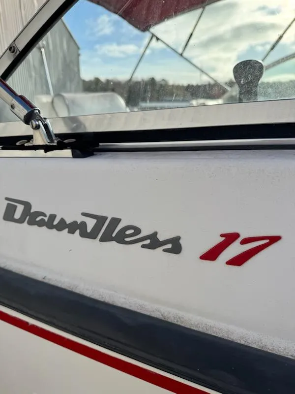 Slide: The Image of Boston Whaler 170 Dauntless 1995 - 4