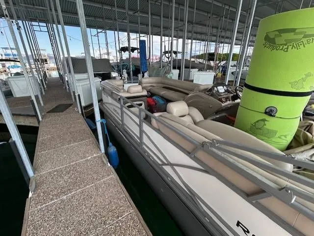 Slide: The Image of Tracker Regency 2016 - 3