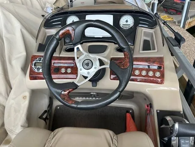 Slide: The Image of Tracker Regency 2016 - 5