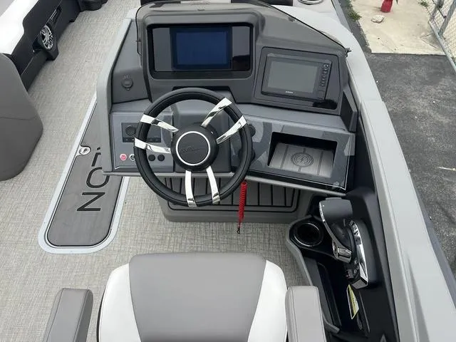 Slide: The Image of Avalon Catalina Versatile Rear Lounger 25 FT 2025 - 10