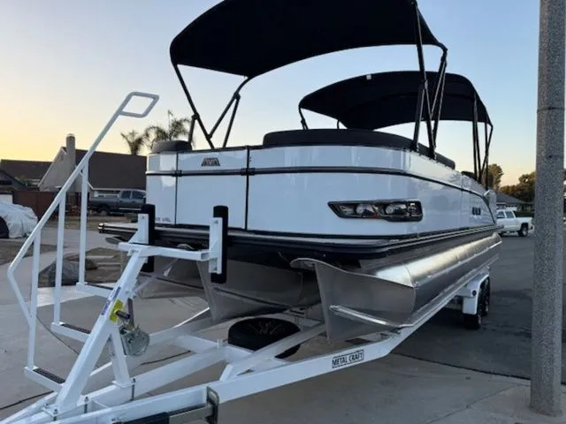 Slide: The Image of Avalon Catalina Versatile Rear Lounger 25 FT 2025 - 20