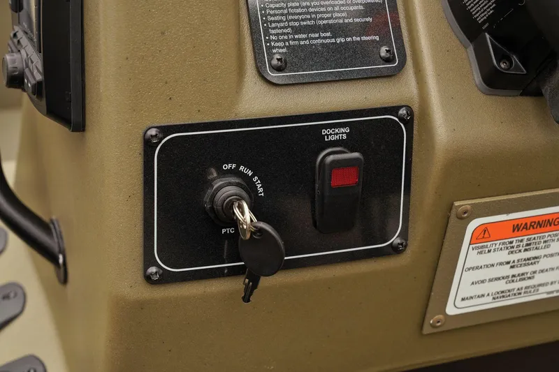 Slide: The Image of Tracker Grizzly 2072 CC Sportsman Kicker 2024 - 58