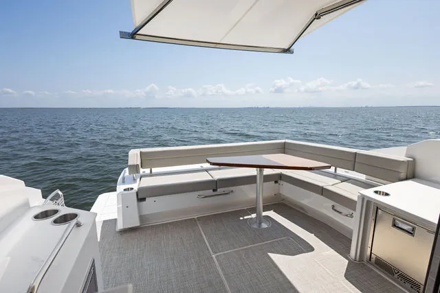 Slide: The Image of Cruisers Yachts 3670 ESpirit 1992 - 10