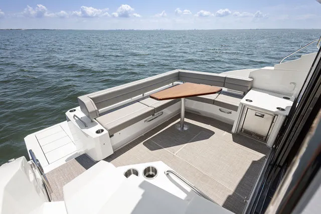 Slide: The Image of Cruisers Yachts 3670 ESpirit 1992 - 17