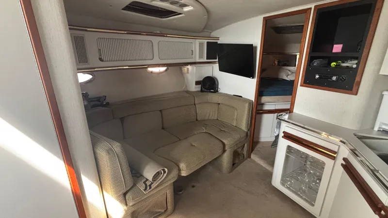 Slide: The Image of Cruisers Yachts 3670 ESpirit 1992 - 4