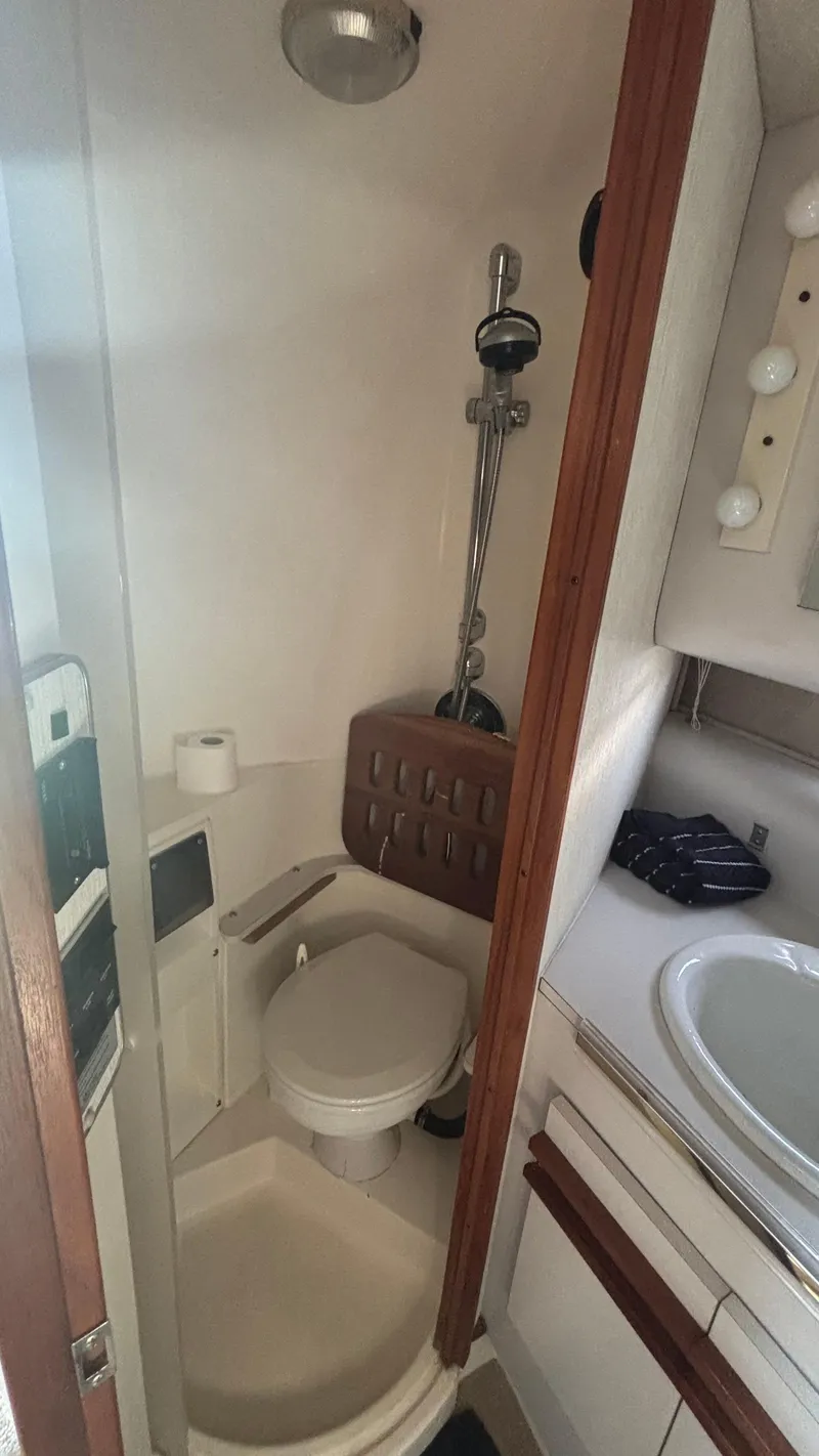 Slide: The Image of Cruisers Yachts 3670 ESpirit 1992 - 5