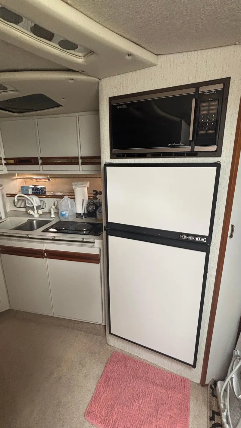 Slide: The Image of Cruisers Yachts 3670 ESpirit 1992 - 7