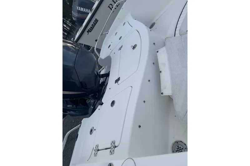 Slide: The Image of 2009 Pioneer 175 Venture boat deck with Yamaha outboard motor. - 14