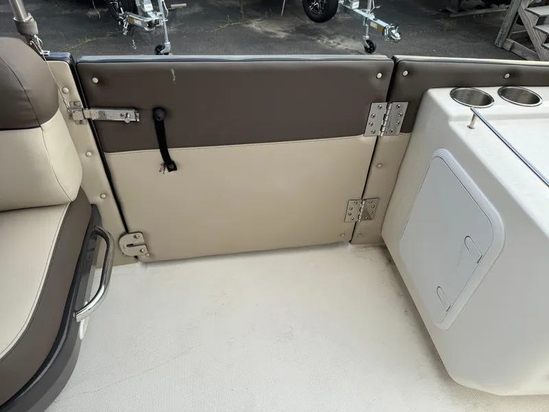 Slide: The Image of Bayliner Element XR7 2018 - 12