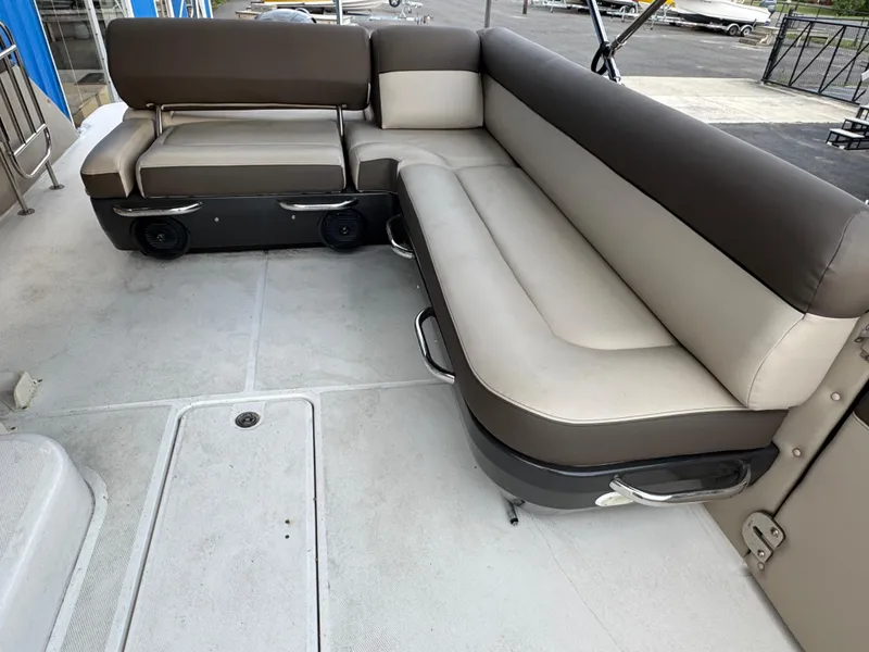 Slide: The Image of Bayliner Element XR7 2018 - 13