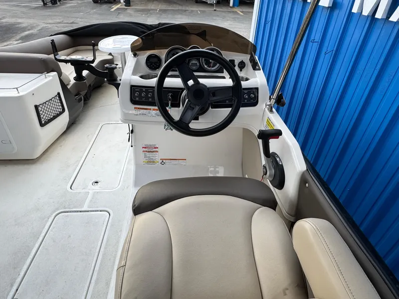 Slide: The Image of Bayliner Element XR7 2018 - 19