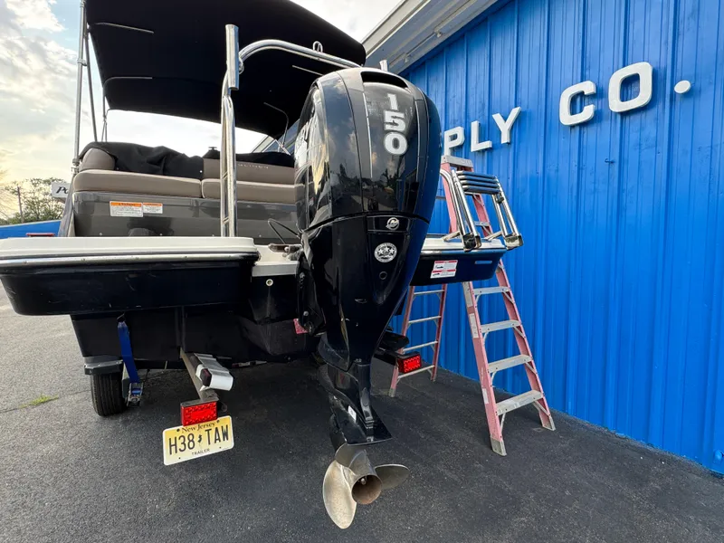 Slide: The Image of Bayliner Element XR7 2018 - 2