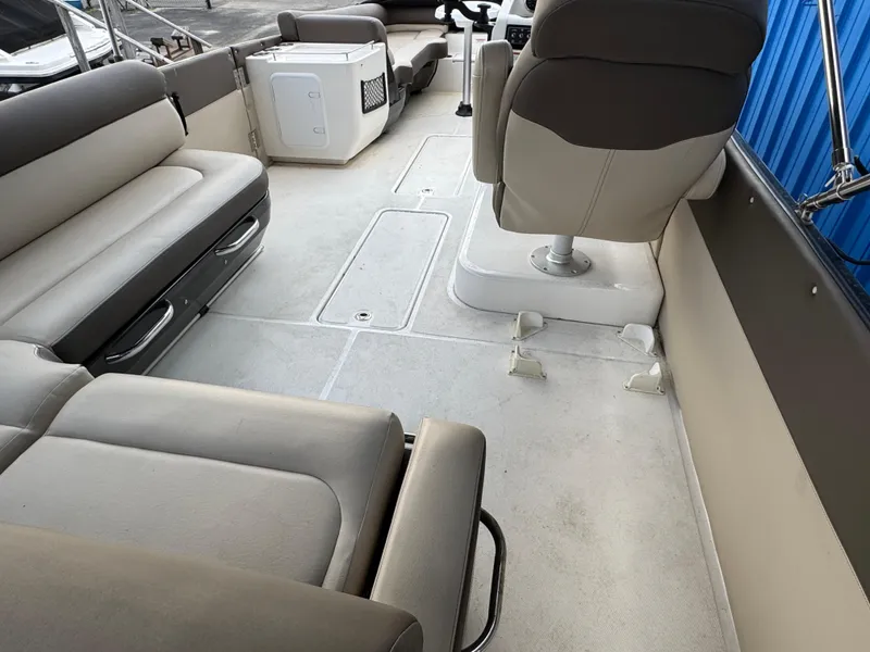 Slide: The Image of Bayliner Element XR7 2018 - 20