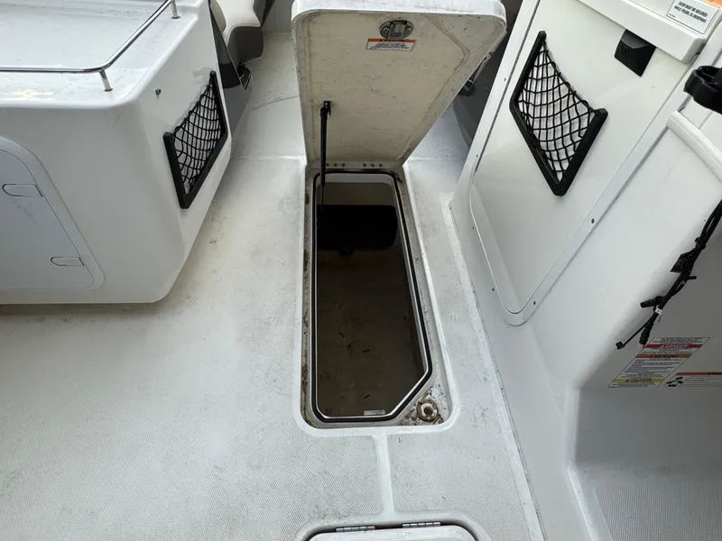 Slide: The Image of Bayliner Element XR7 2018 - 23