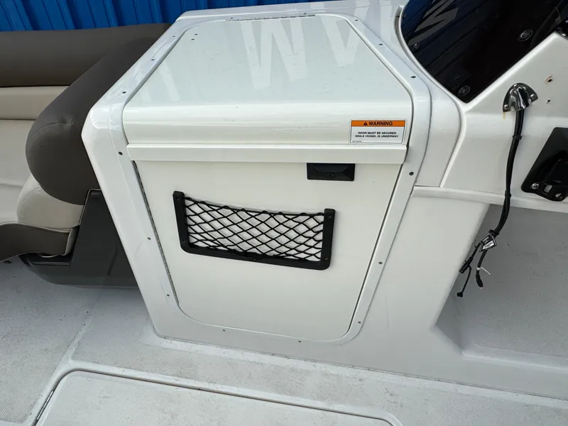 Slide: The Image of Bayliner Element XR7 2018 - 24