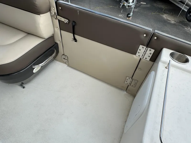 Slide: The Image of Bayliner Element XR7 2018 - 28