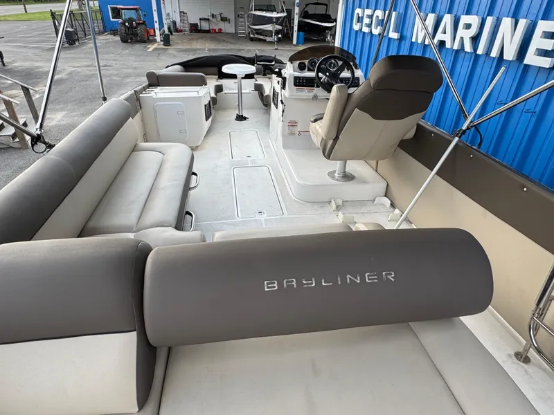 Slide: The Image of Bayliner Element XR7 2018 - 3