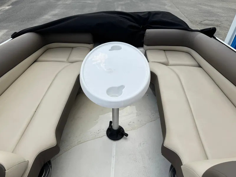 Slide: The Image of Bayliner Element XR7 2018 - 4