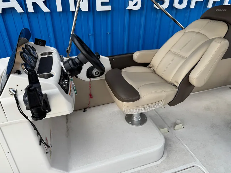 Slide: The Image of Bayliner Element XR7 2018 - 8