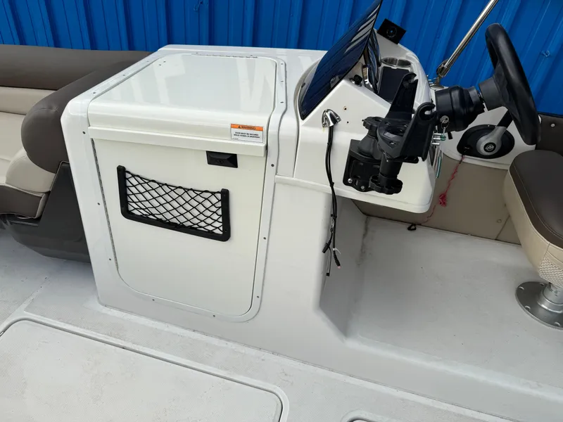 Slide: The Image of Bayliner Element XR7 2018 - 9