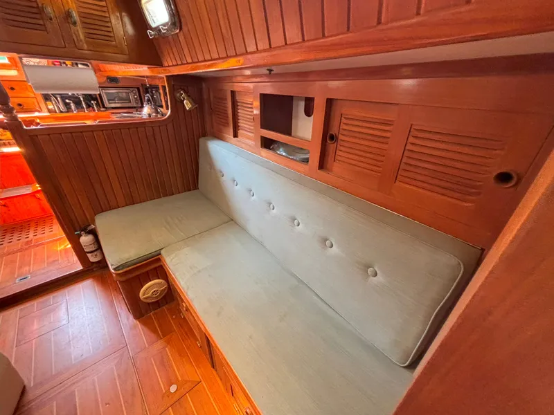 Slide: The Image of Cabo Rico 38 Cutter 1990 - 15