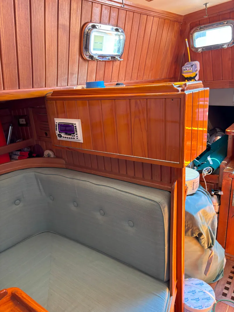 Slide: The Image of Cabo Rico 38 Cutter 1990 - 16