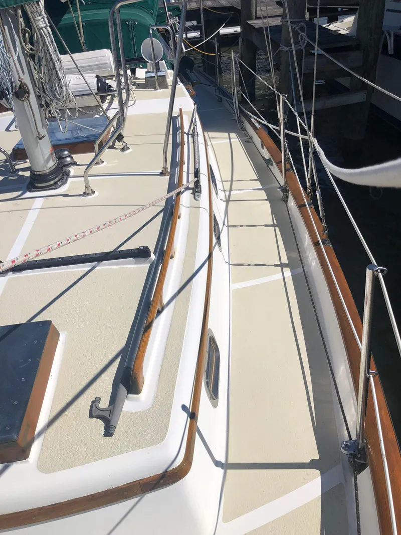 Slide: The Image of Cabo Rico 38 Cutter 1990 - 5