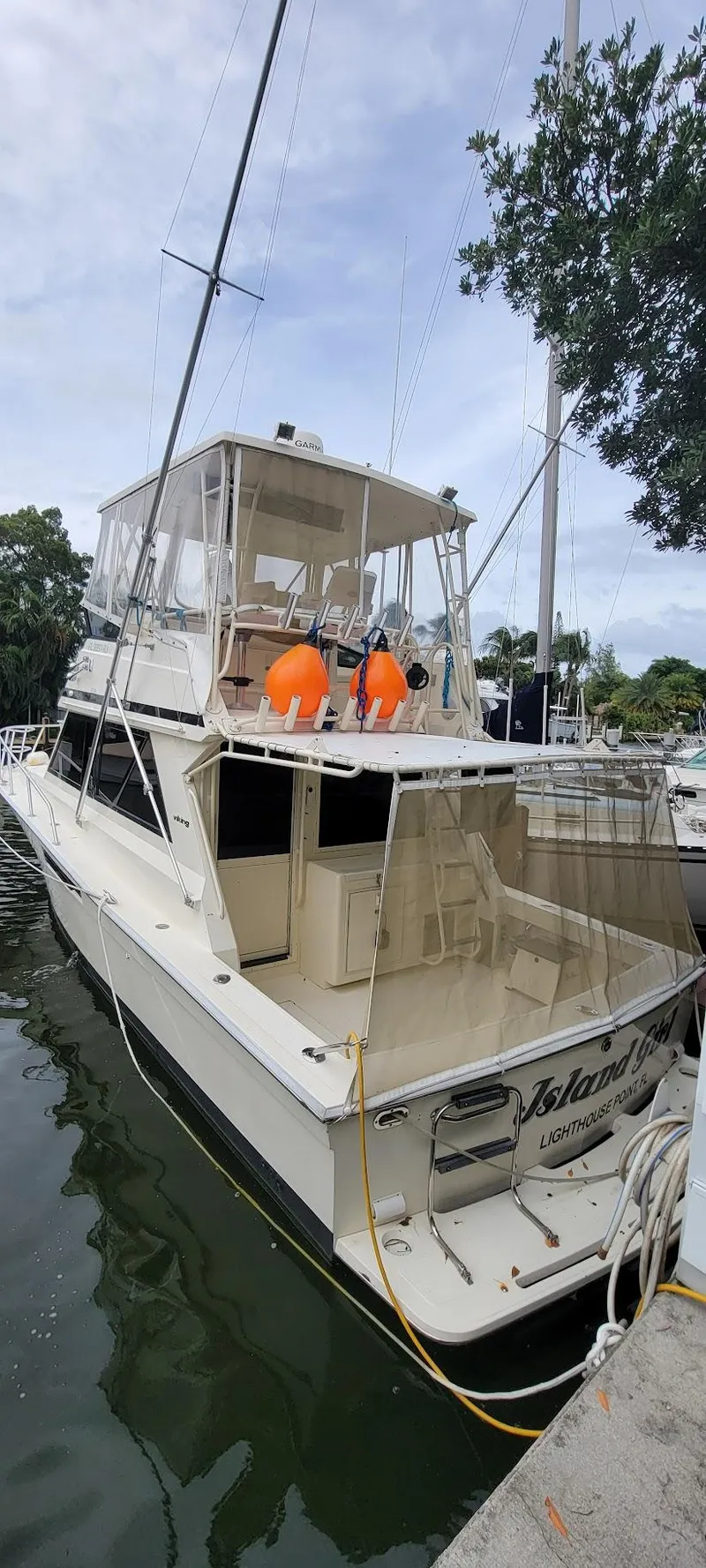Slide: The Image of 1990 Viking 35 yacht docked at marina, featuring spacious deck and flybridge. - 7