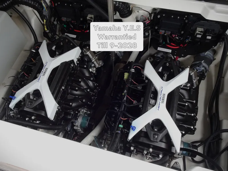 Slide: The Image of 2024 Yamaha Boats 252SE engine compartment with warranty until September 2028. - 22