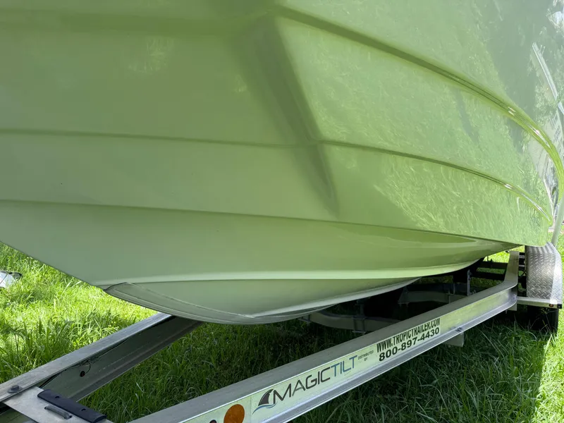Slide: The Image of 2018 NauticStar DC 243 Sport Deck boat on Magic Tilt trailer, side view. - 11