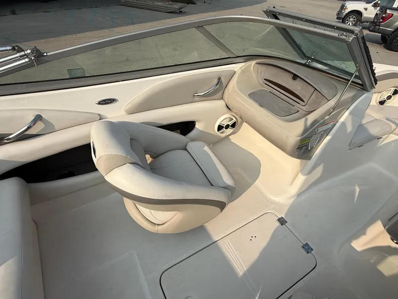 Slide: The Image of Interior of 2008 Chaparral SSi 190 boat with beige seating and dashboard. - 18
