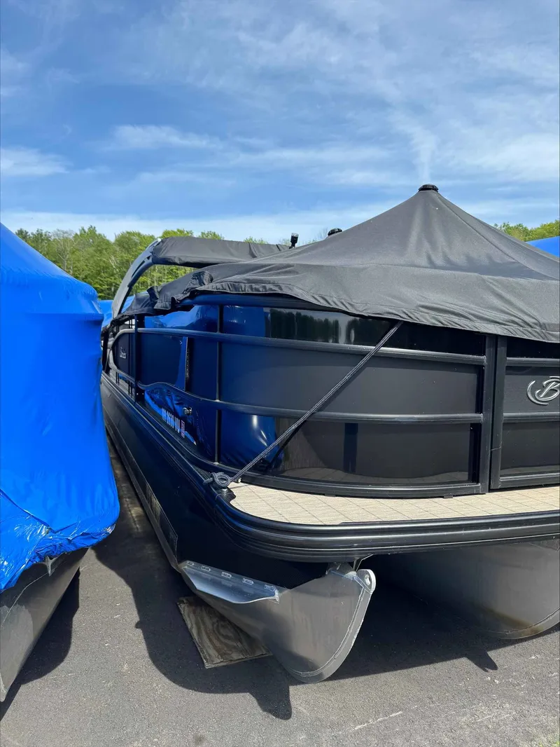 Slide: The Image of Barletta Lusso 25UCA 2023 - 10